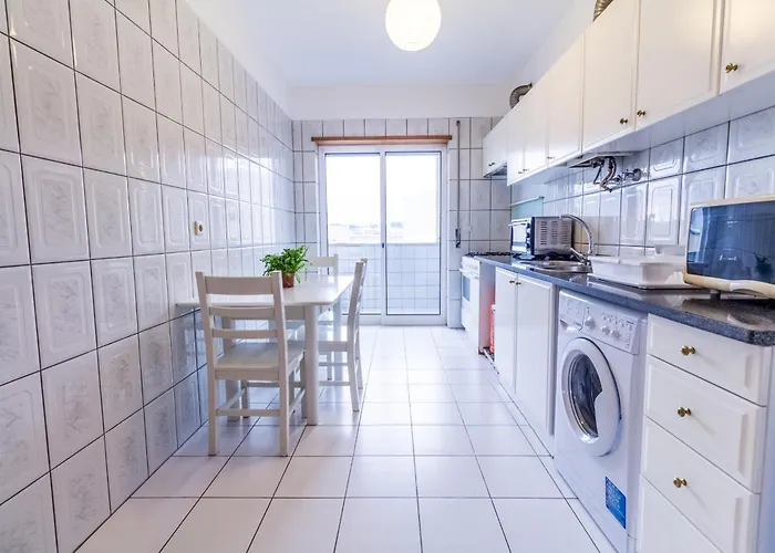 Quinta Da Armada, Em By House And People